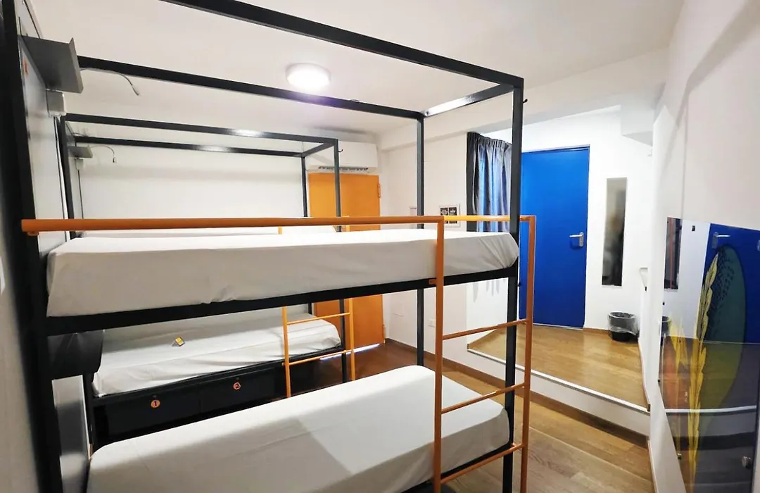 Tric Trac Hostel-1